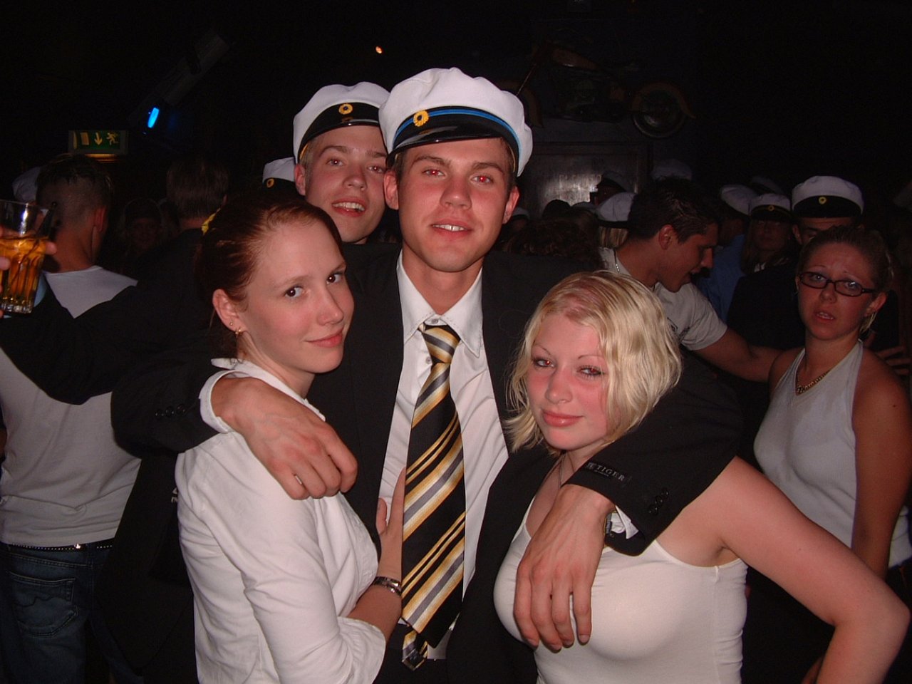 010%20-%20BOD-Daniel%20med%20tjejer.jpg